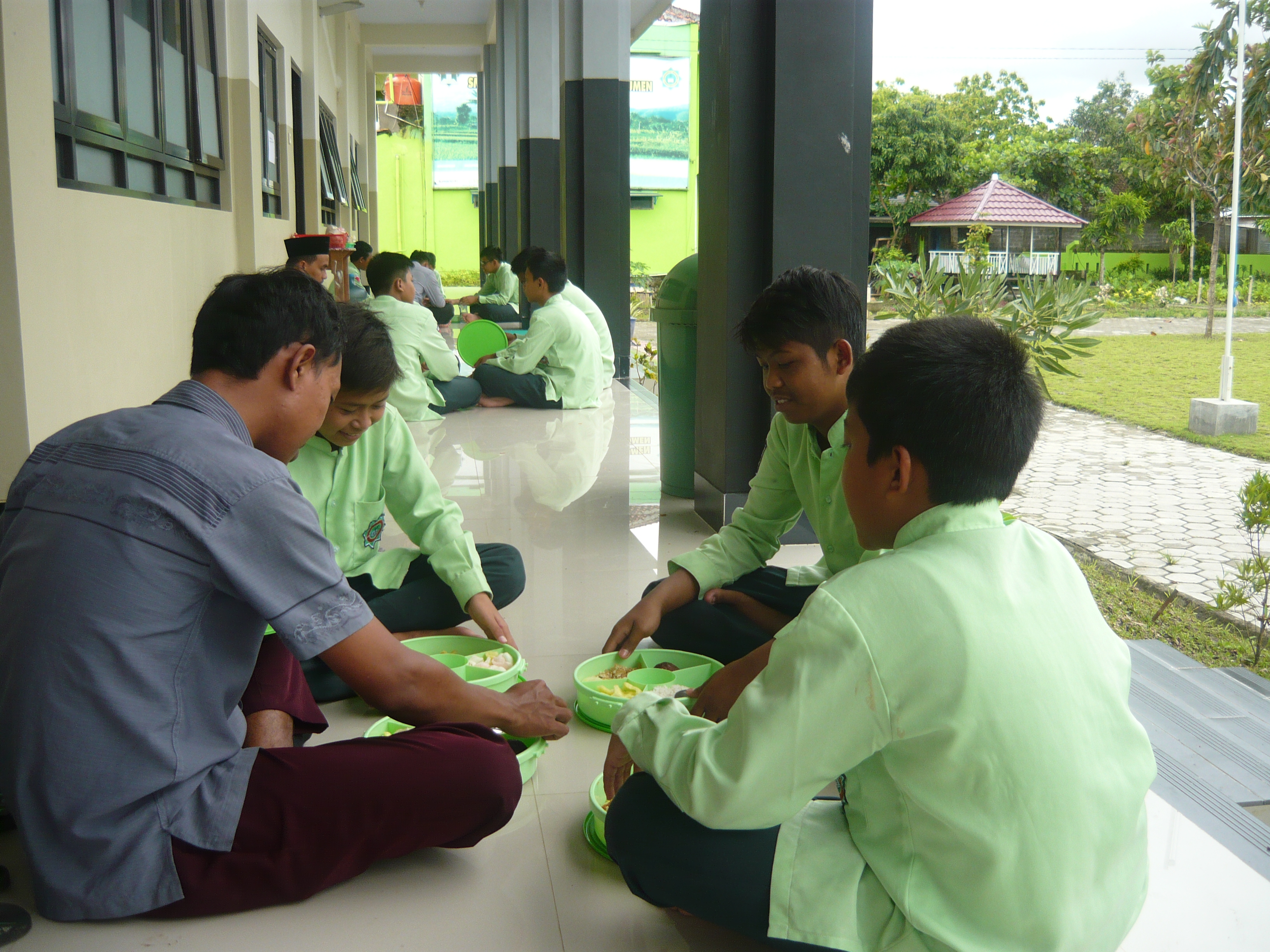 pendampingan makan siang 